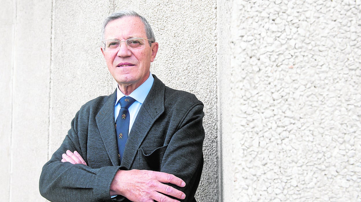 El teniente general retirado, José Mena, durante la entrevista concedida a ABC