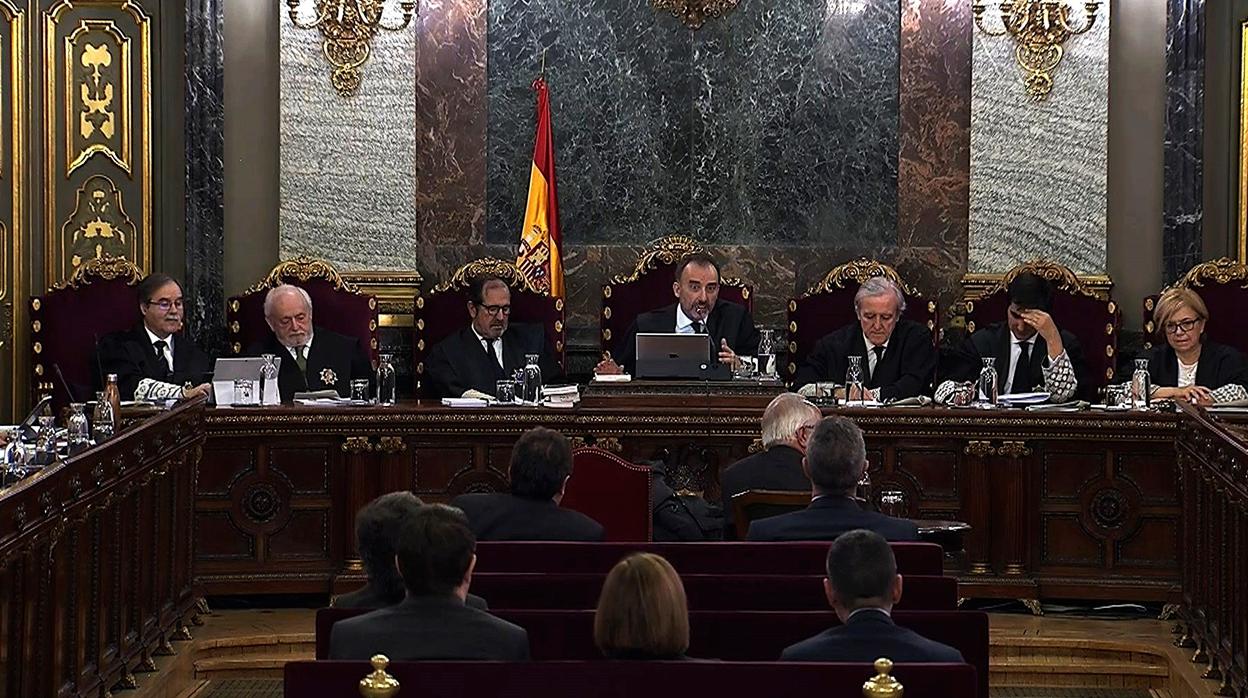 El tribunal,, presidido por Marchena, en la sesión de ayer