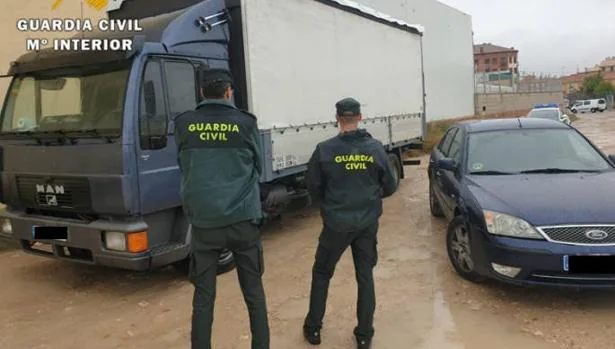 Seis detenidos en Ontígola tras ser sorprendidos por la Guardia Civil robando la carga de dos camiones