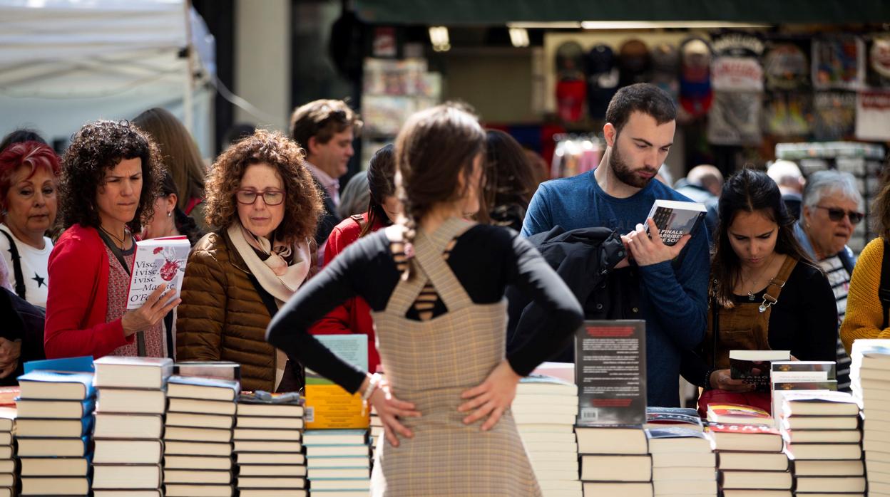 Una parada de venta de librs durate el pasado 23 de abril