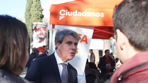 Ángel Garrido: «De repente, ya no te ves capaz de aplaudir en los mítines»