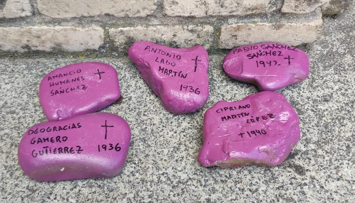 Algunas de las piedras aparecidas por el Casco histórico de Toledo