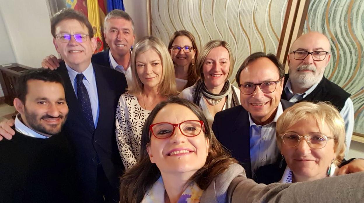 Selfie de este viernes los miembros del Consell