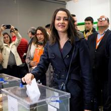 Los candidatos por Cataluña votan en un «crucial» cita con las urnas