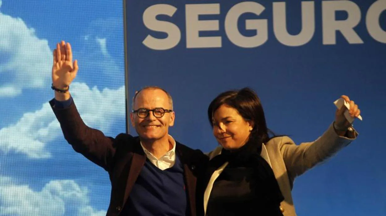La número 1 del PP en Orense, Ana Belén Vázquez, acompañada del alcalde de la capital orensana