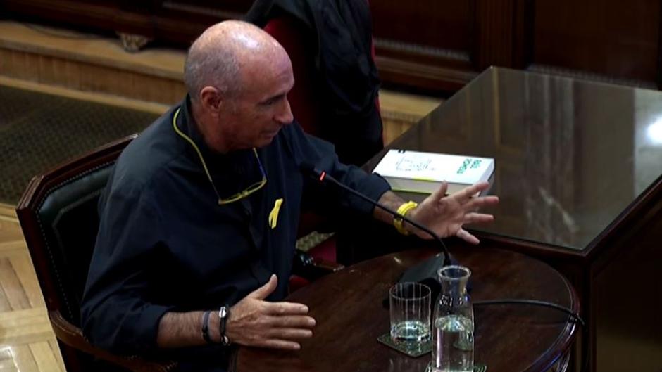 La respuesta del juez Marchena a Lluís Llach tras su protesta como «homosexual independentista» en el juicio del 'procés'