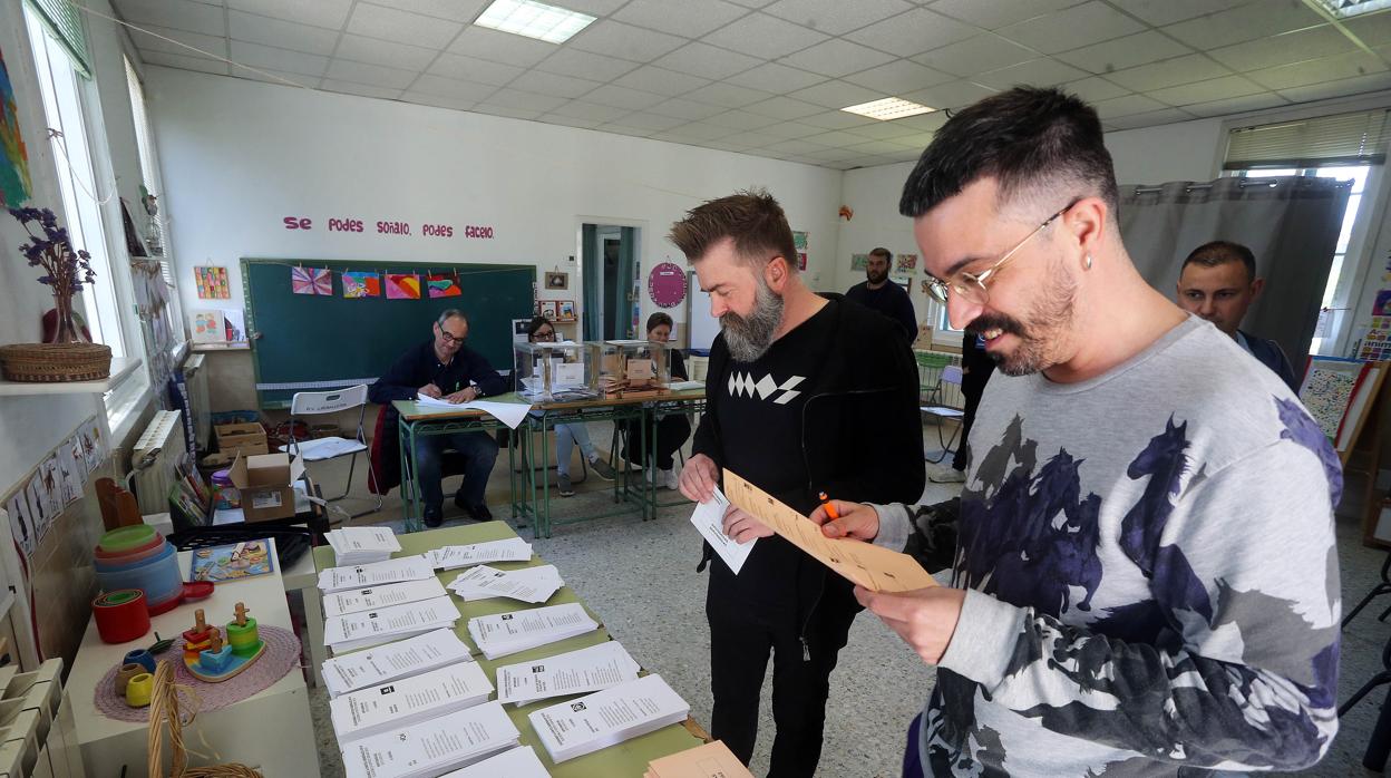 Jornada electoral en un colegio de Teo