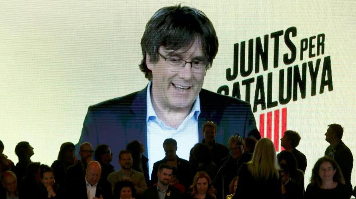 Puigdemont, durante la noche electoral de JpC