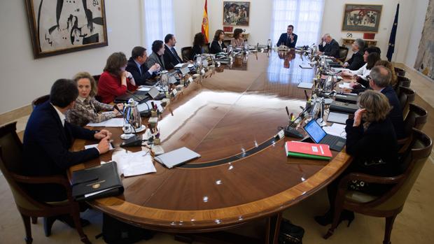 El BOE publica el cese de Pedro Sánchez y su gabinete, que seguirán en funciones
