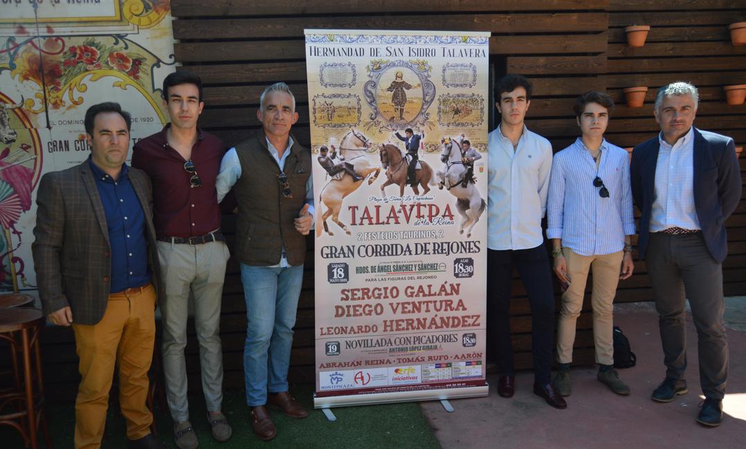 Los novilleros Abrahán Reina, Tomás Rufo y Aarón han asistido a la presentación de los carteles