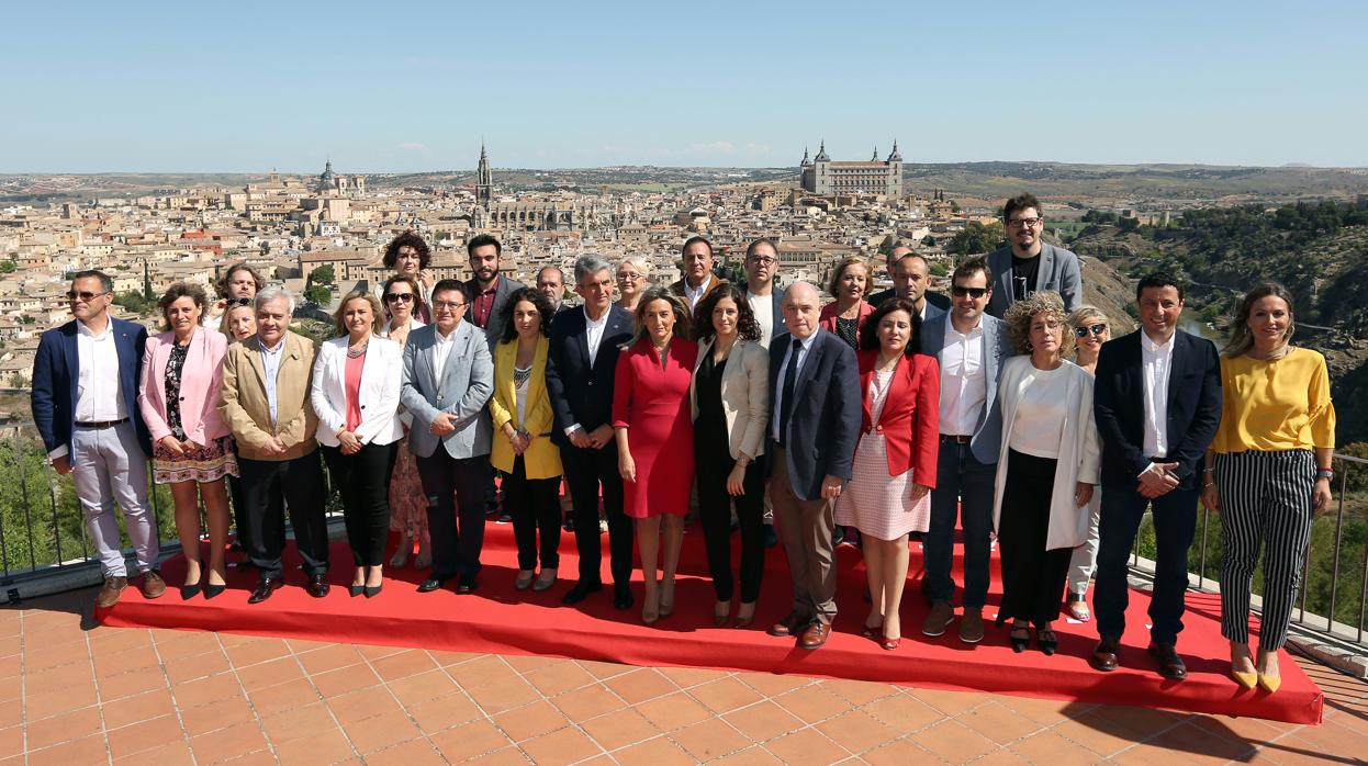 Tolón, acompañado por los 25 integrantes de su candidatura a la Alcaldía de Toledo