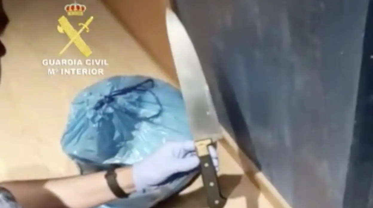 Cuchillo usado presuntamente por el atracador para cometer el robo