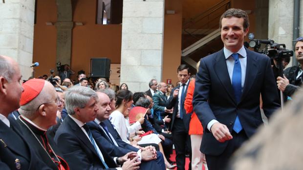 Casado se reivindica como líder de la oposición frente a un Ciudadanos «de tránsfugas»