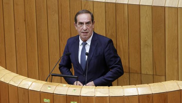 El Parlamento aprueba la ley para utilizar el superávit y «reforzar las principales necesidades de los gallegos»