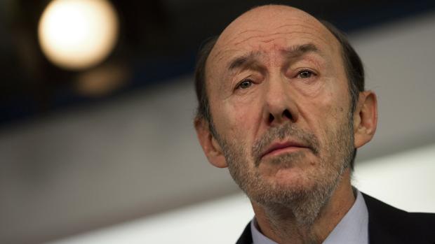 Rubalcaba pasa la noche tranquilo tras sufrir un ictus