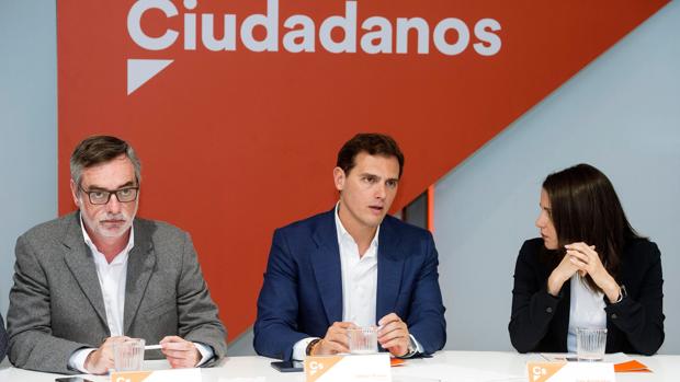 Ciudadanos acusa al PSOE de usar el CIS como pistoletazo de salida de su campaña