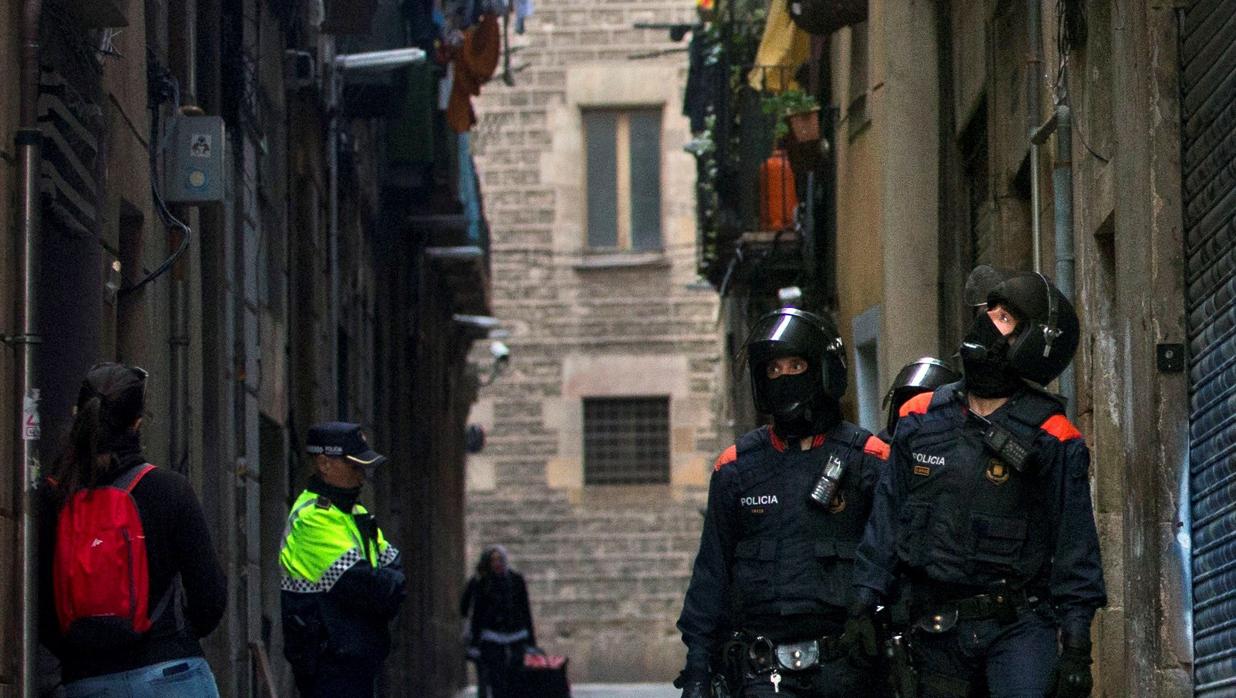 La inseguridad de Barcelona, el mayor escollo para que Colau revalide mandato