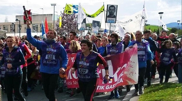 Tres detenidos por exhibir fotos de etarras durante una carrera a favor del euskera