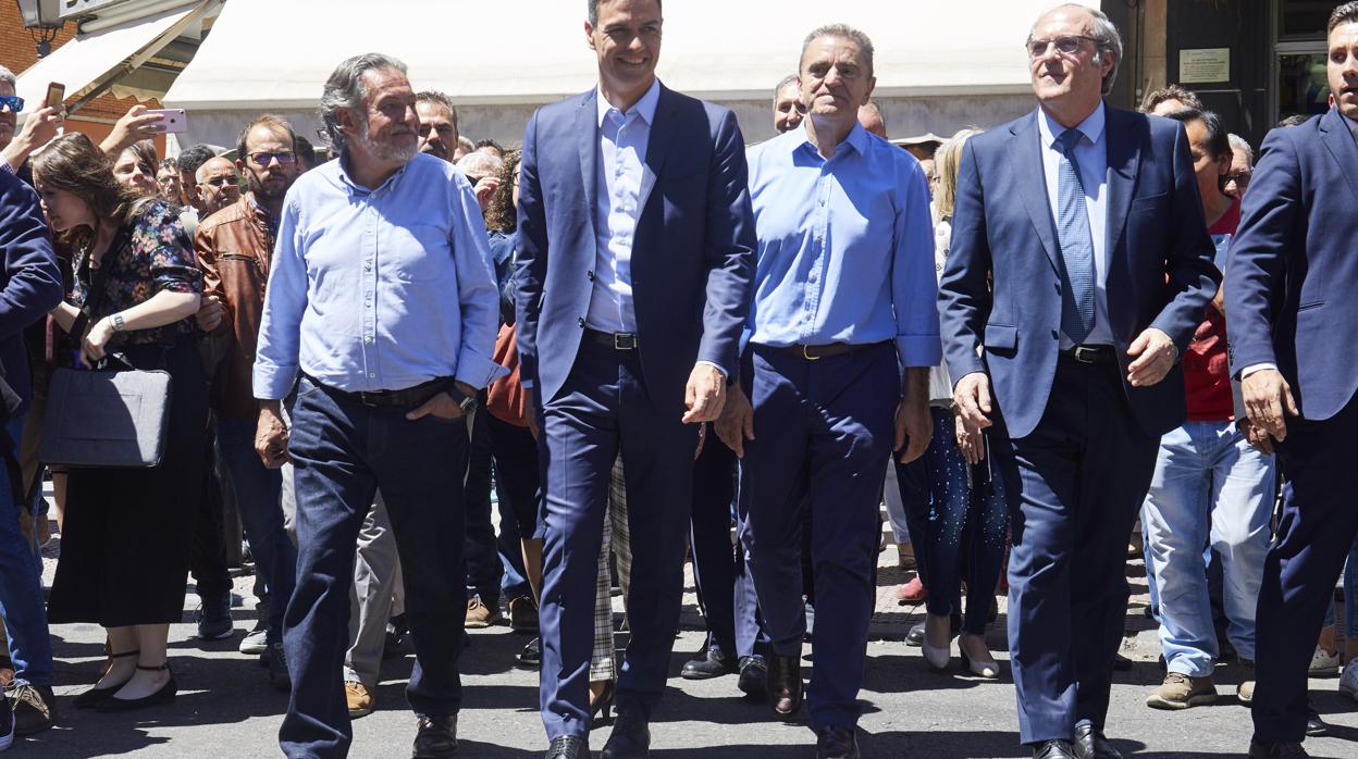 Sánchez, ayer en Vallecas, con Hernández, Franco y Gabilondo