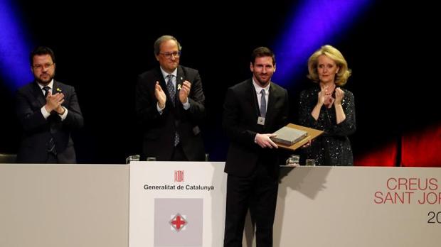 El secesionismo convierte la entrega de las Cruces de Sant Jordi en un alegato en favor de los líderes del 1-O