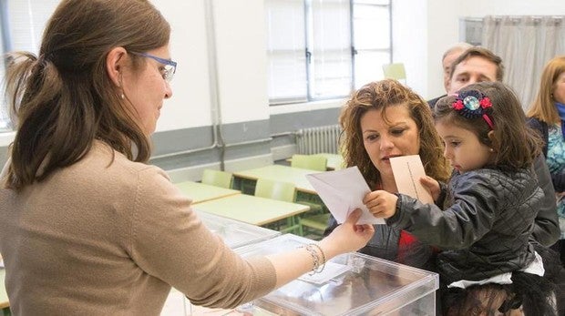 La espera de los resultados en la noche electoral del 26-M se alargará hasta la madrugada