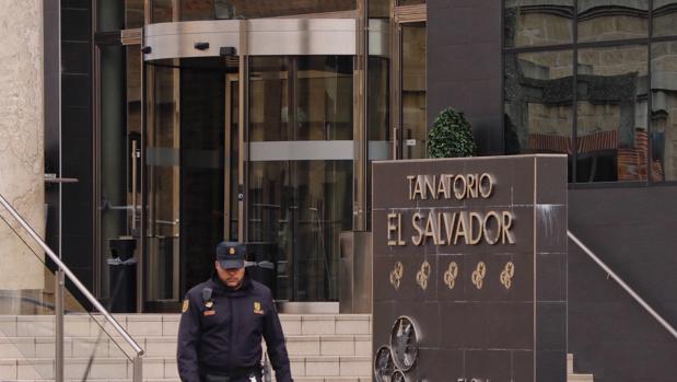 Trabajadores de la funeraria El Salvador sostienen que era el fundador quien daba órdenes