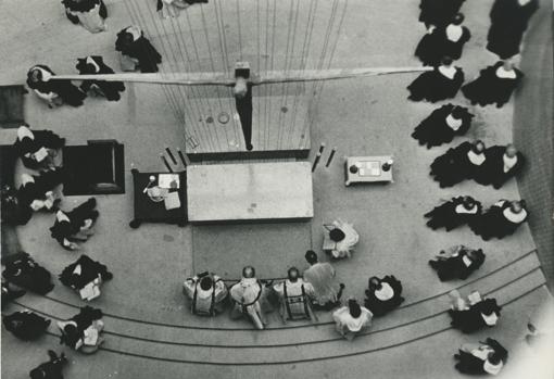 Vista de la misa inaugural de la iglesia de San Pedro Mártir, en 1959
