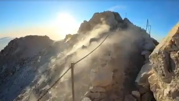 Vídeo: Así echa humo el volcán del Teide en Canarias