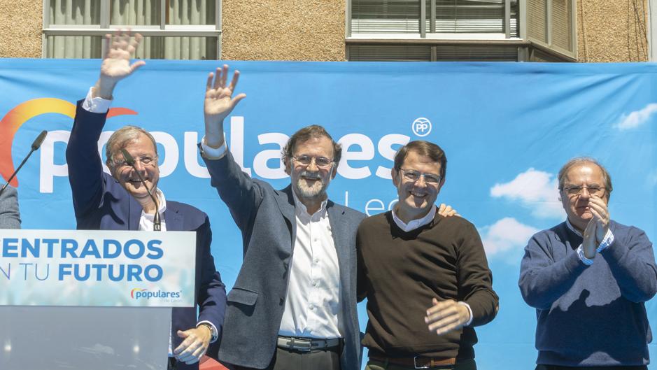 Rajoy destaca la trayectoria brillante de Mañueco y le ve como presidente de la Junta