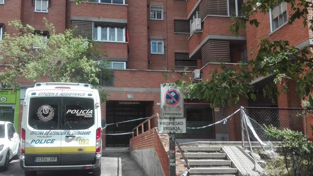 Denuncian que obligan a la Policía Municipal a vigilar el edificio privado que explotó en Vallecas