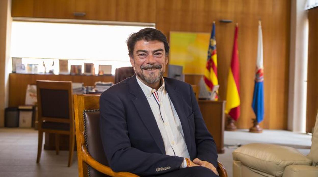 El alcalde, Luis Barcala, durante la entrevista para ABC