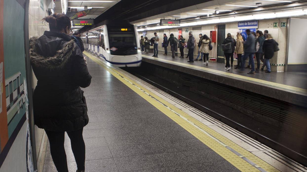 Andén de una estación de Metro de Madrid