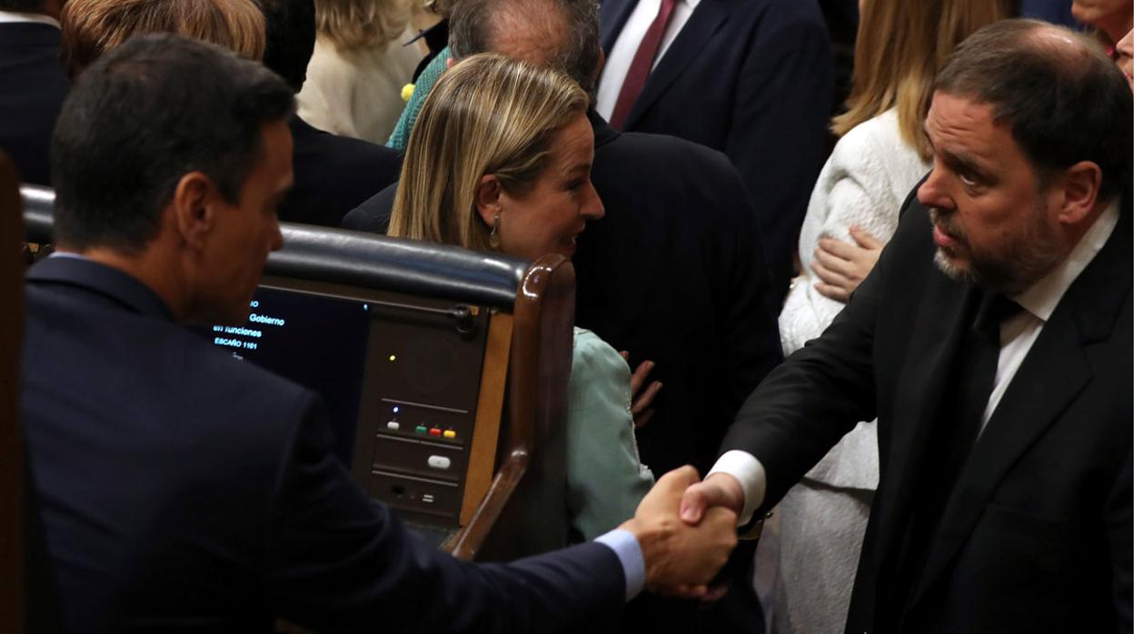 Opina sobre el saludo entre Sánchez y Junqueras