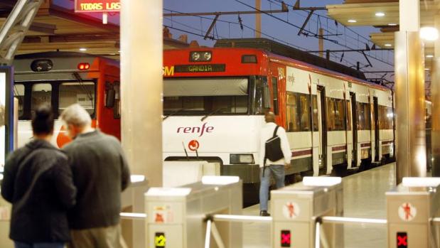 El vandalismo y los robos de cableado en el Cabanyal provocan un caos ferroviario