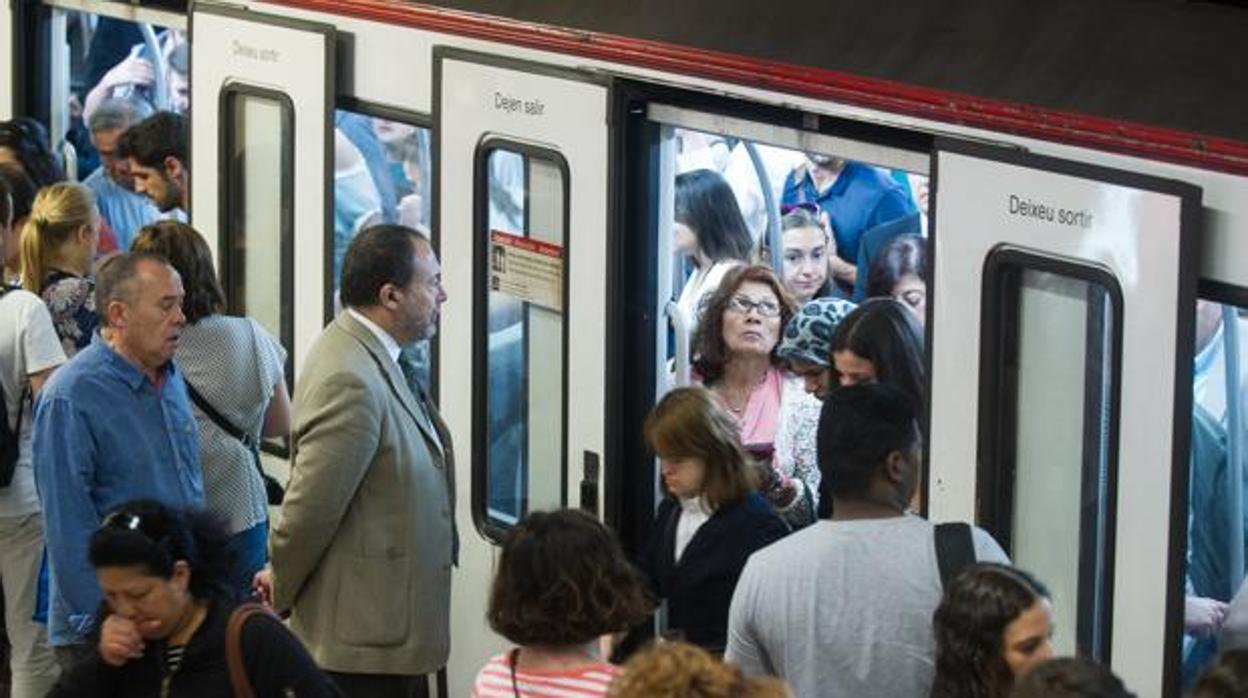 Usuarios del metro de Barcelona