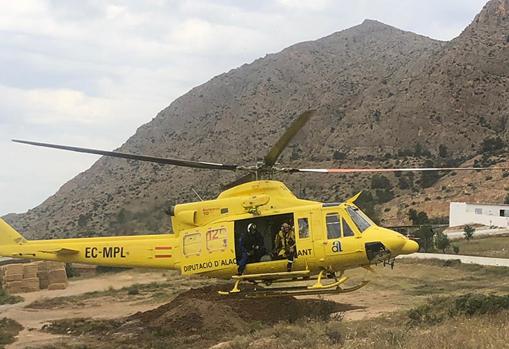 Un helicóptero de apoyo en las batidas de búsqueda