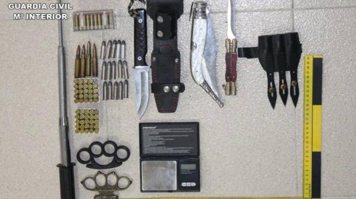 Armas halladas en la casa del detenido