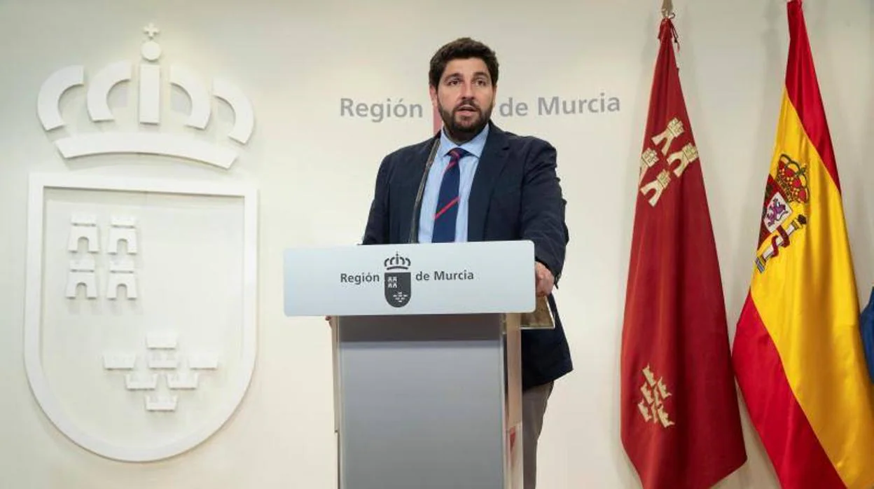 Imagen del actual Presidente en funciones, Fernando López Miras