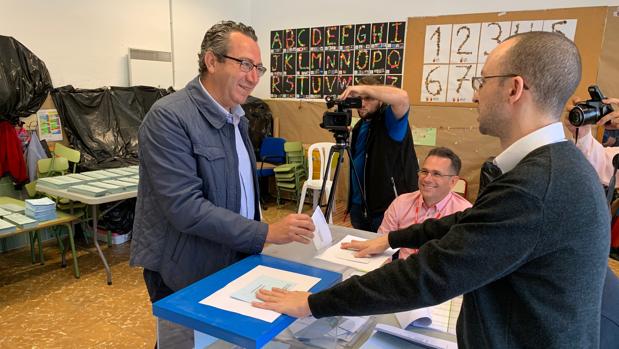 El PP gana por mayoría absoluta en Benidorm y Torrevieja y gobernará en Orihuela