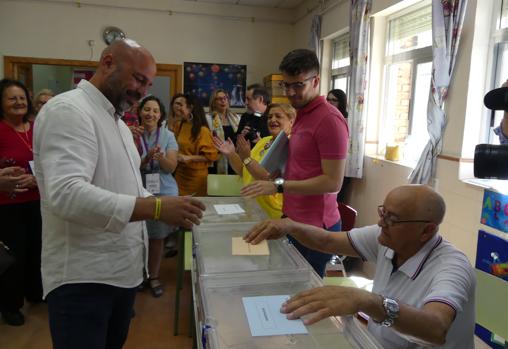 José Garcia Molina, de Unidas Podemos, ha votado en el colegio San Juan de Dios de Talavera de la Reina