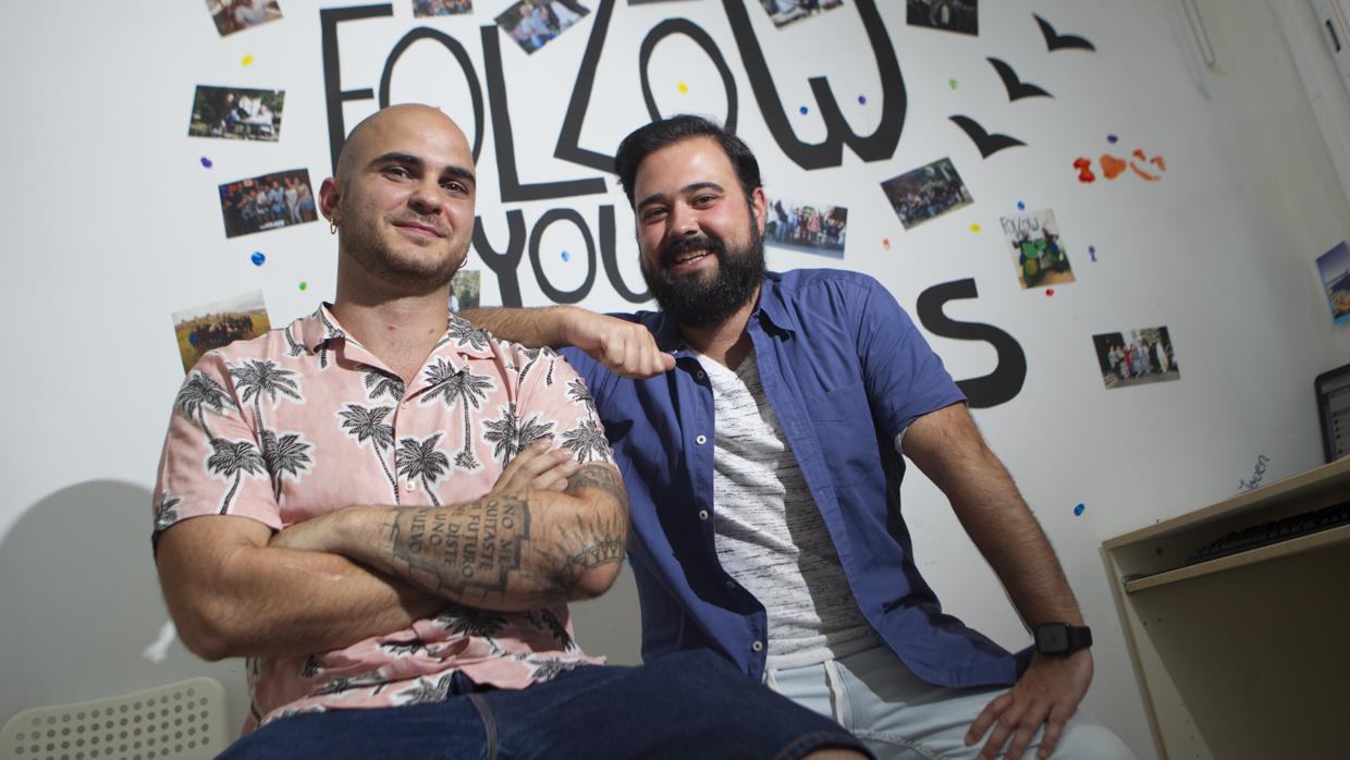 Mateo (izquierda) y Dani, en el Espacio Joven de la Asociación Amafe