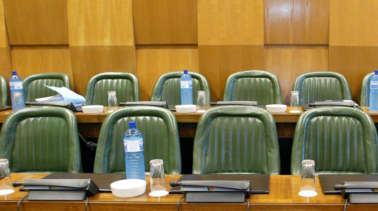 Escaños del salón de plenos del Ayuntamiento de Zaragoza