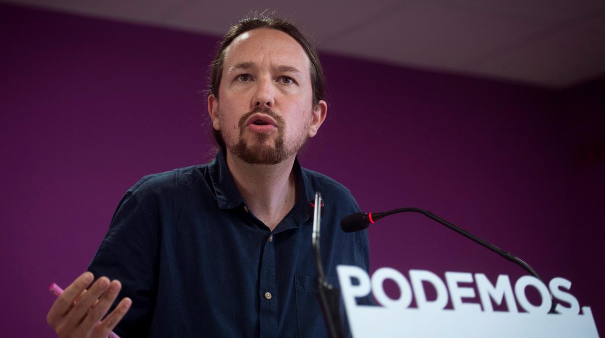 El secretario general de Podemos, Pablo Iglesias, en una rueda de prensa, ayer en la sede del partido, en Madrid