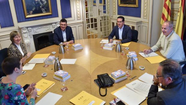 Las Cortes Valencianas abren el debate de limitar el papel fiscalizador de los partidos del Consell