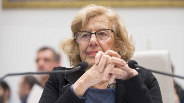 Carmena se aferra a un resquicio legal para mantener la alcaldía