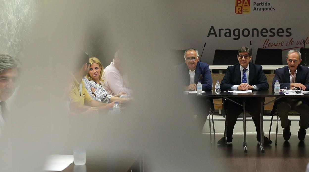 Imagen de archivo de una reunión de la Ejecutiva del PAR, con su líder Arturo Aliaga (segundo por la derecha)
