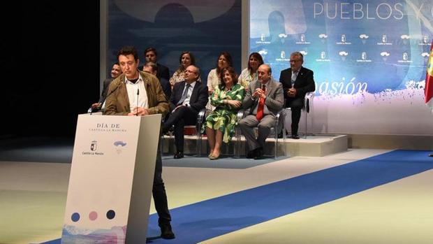 Manolo García pide a los políticos de la región que trabajen para hacer «resurgir» las zonas rurales