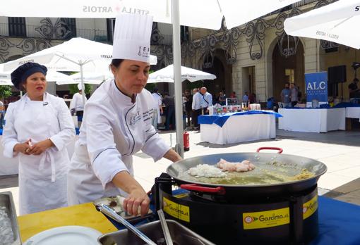 El cocinero Raúl Magraner de «El Palmar» de Valencia gana el I Concurso Internacional Alicante Ciudad del Arroz