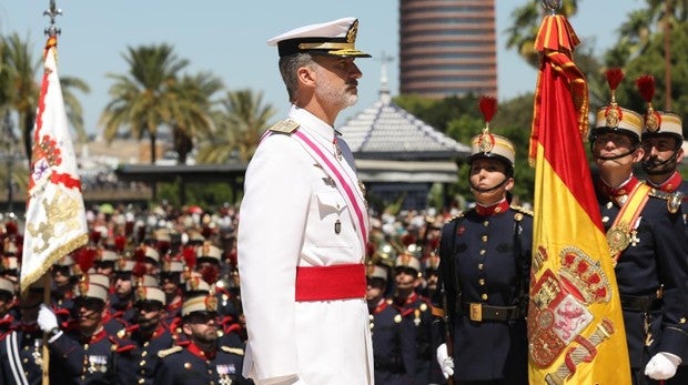 Hispalis, capital de «calor» y cariño para las Fuerzas Armadas y los Reyes