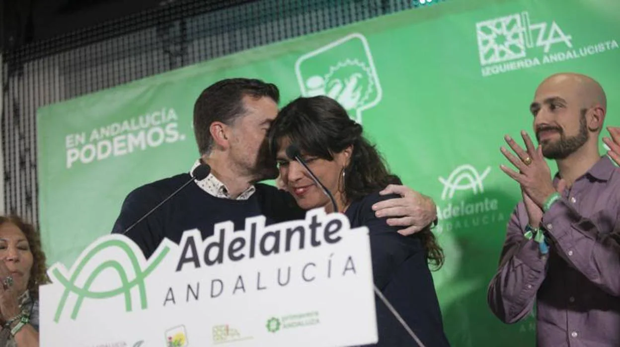 Teresa Rodríguez, líder de Podemos Andalucía, junto a Antonio Maíllo (IU)